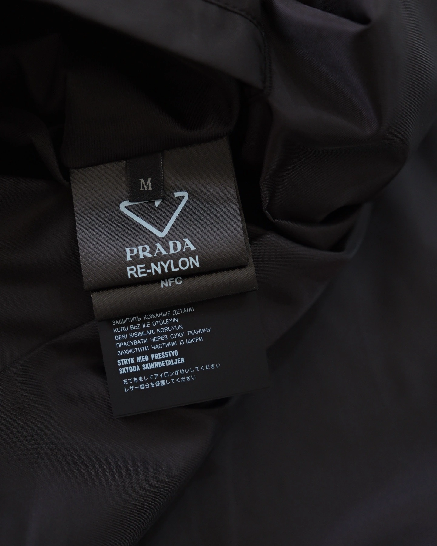 wg.luxury -- Pr141 reversible nylon item: E-F110J1434